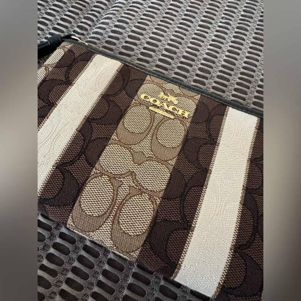 Like New Coach Zip Wristlet Wallet Luxury Jacquard Stripes Brown Cream Signature - Picture 2 of 8